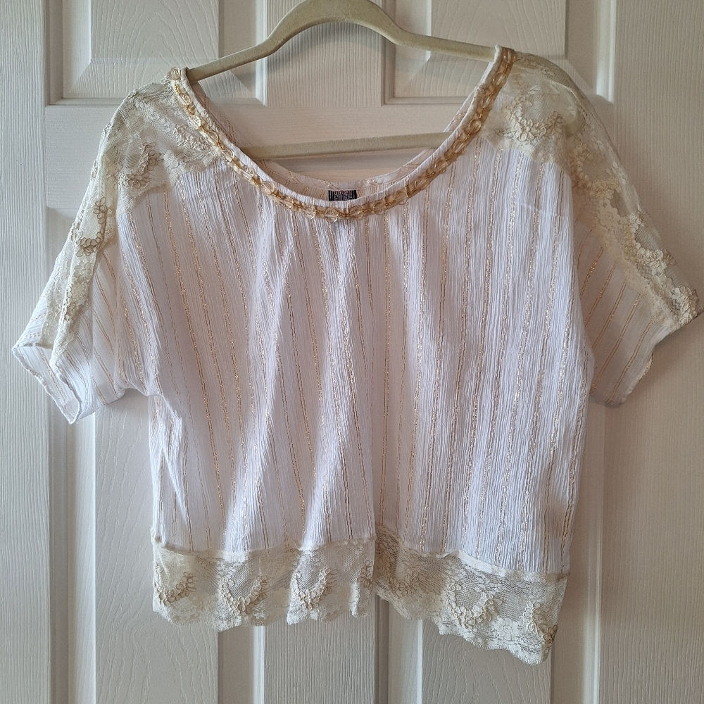 Women's White & Gold Lace Trim Short Sleeve Top Small